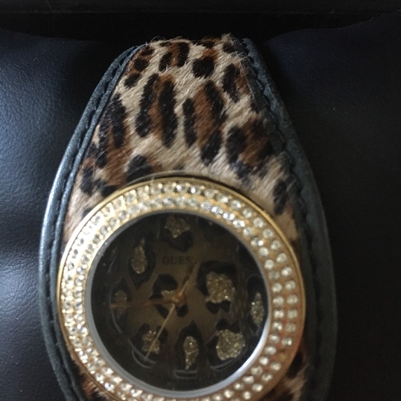 Women’s Guess Watch - Picture 2 of 6